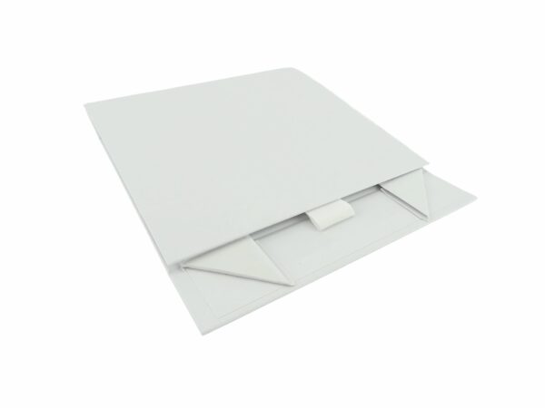 bqla-kutiq-ot-tvurd-karton-v-sreden-razmer bqla-kutiq-ot-tvurd-karton-v-sreden-razmer