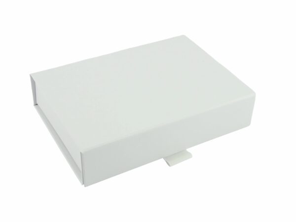 bqla-kutiq-sus-sreden-razmer-i-magnitno-zatvarqne bqla-kutiq-sus-sreden-razmer-i-magnitno-zatvarqne