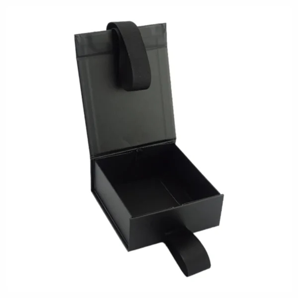 cherna malka luksozna kutiq s pandelka 3