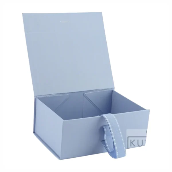 kachestvena kutiq ot tvurd karton v svetlo sin cvqt 4