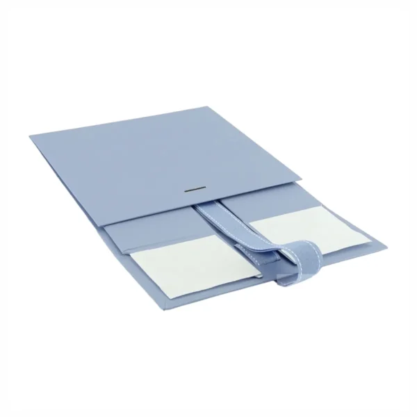 kachestvena kutiq ot tvurd karton v svetlo sin cvqt 5