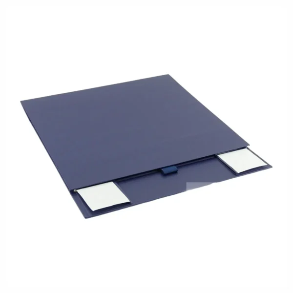 kachestvena niska kutiq izrabotena ot tumno sin tvurd karton 1