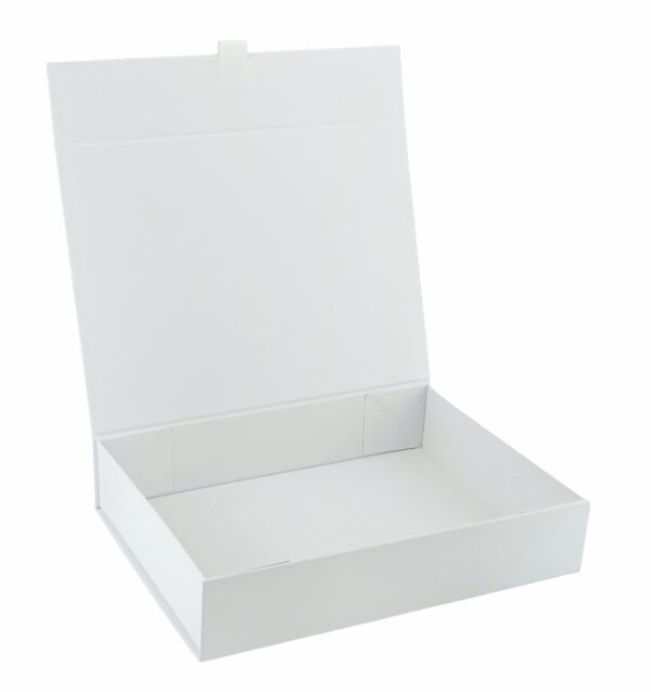 krasiva-bqla-kutiq-ot-tvurd-karton