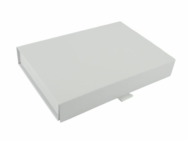 krasviva-bqla-kutiq-ot-kachestven-karton-s-magnitno-zatvarqne krasviva-bqla-kutiq-ot-kachestven-karton-s-magnitno-zatvarqne