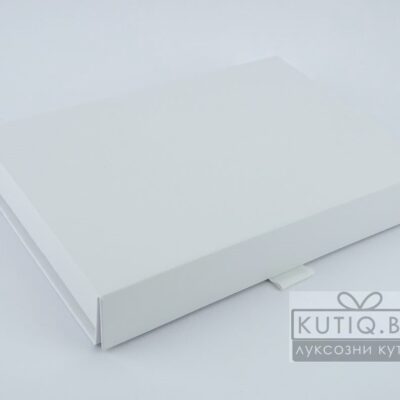 krasiva-bqla-kutiq-ot-kachestven-karton-s-magnitno-zatvarqne