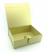 sguvaema-kutiq-ot-kashiran-karton-v-cvqt-zlato