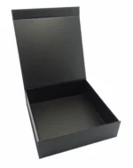 cherna-kvadratna-luksozna-kutiq-s-magnitno-zatvarqne