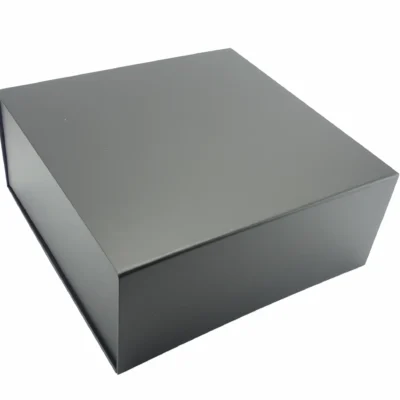 golqma-cherna-luksozna-kutiq-s-magnitno-zatvarqne