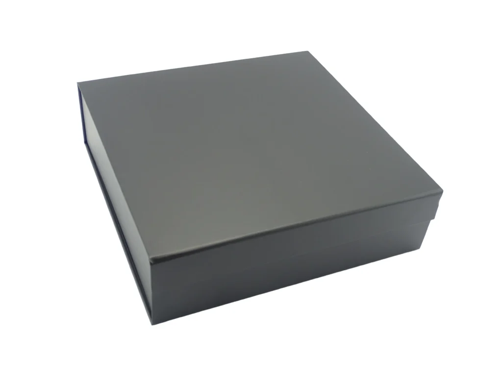 premium-cherna-kvadratna-kutiq-s-magnitno-zatvarqne
