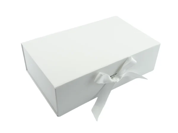 bqla-luksozna-kutiq-s-pandelka-s-razmeri-34-na-19-na-9-santimetra