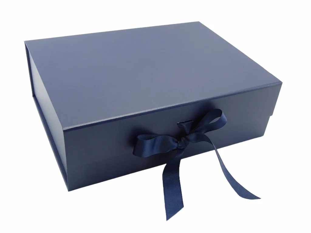 luksozna-dulboka-kutiq-s-pandelka-v-tumno-sin-cvqt