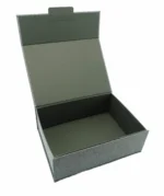 luksozna-kutiq-v-siv-cvqt-izrabotena-ot-len