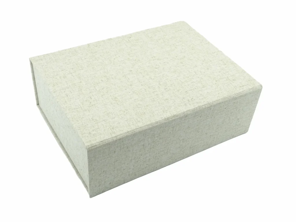 pravougulna-luksozna-kutiq-ot-len