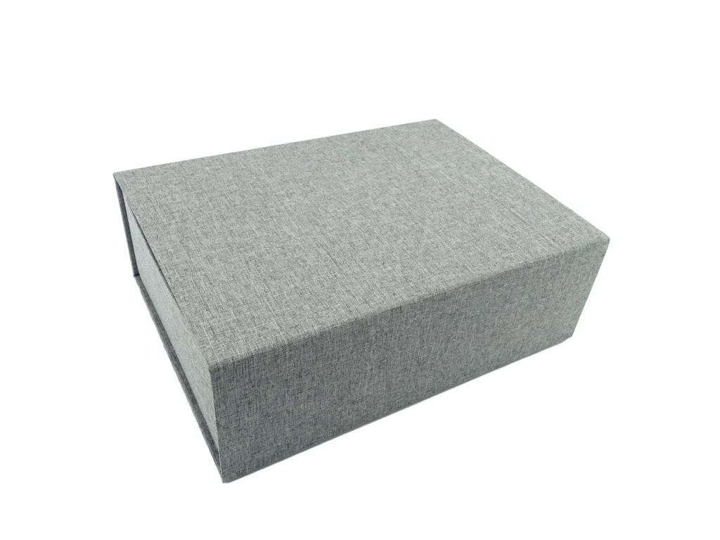 siva-luksozna-kutiq-izrabotena-ot-len