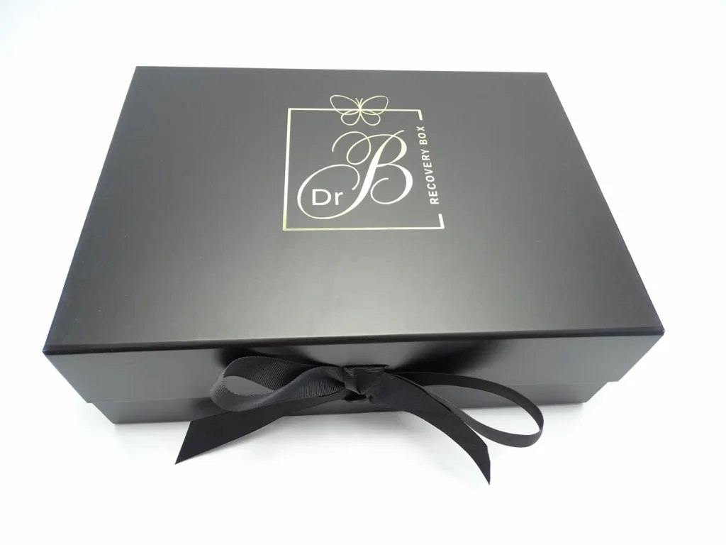 cherna kutiq s zlatno logo