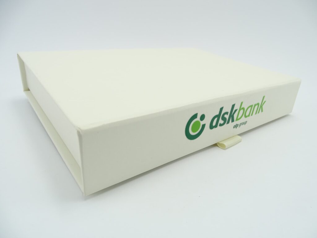 kremava-luksozan-kutiq-s-logo-na-dsk-banka