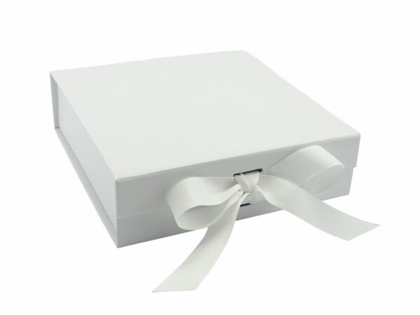 bqla-luksozna-kutiq-s-razmeri-22-na-22-na-6-cm bqla-luksozna-kutiq-s-razmeri-22-na-22-na-6-cm