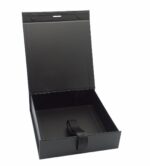 cherna-luksozna-kutiq-v-sreden-razmer-22-22-6-cm