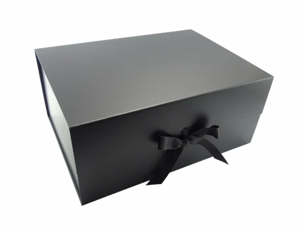 golqm-luksozna-kutiq-v-cheren-cvqt-s-pandelka-scaled